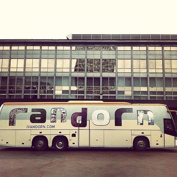 Автобус Дорна. Фото пресс-службы музыканта.